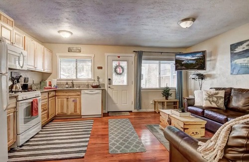 Bijou Park Casa | Walk to Lake Tahoe & shopping/Dining Chic Basecamp