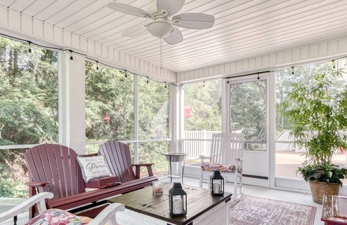 Miller Southside Casa | Walk to Lane/Cassell/Downtown