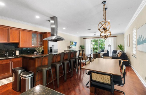 Tarpon River Casa | Walk to Las Olas, Riverfront community