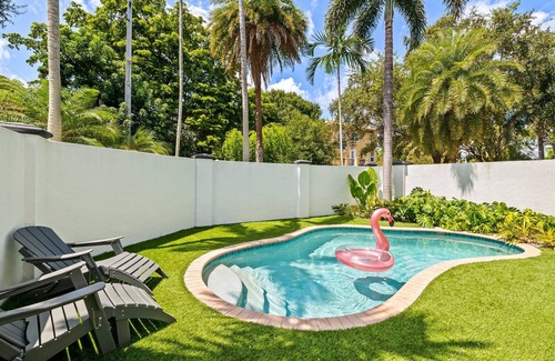 Victoria Park Casa | Walk to Las Olas ~Triple Decker ~ Huge Bathrooms ~ Heated Pool ~ Rooftop Deck ~ Awesome Location
