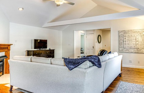 Zionsville Casa | Walk to Main St and Parks Zionsville Village Home
