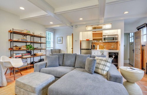 High Point Casa | Walk to Main St: Historic High Point Carriage Home