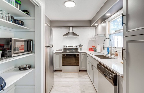 West Side Historic District Casa | Walk to Main St Hendersonville: Chic Home w/ Yard