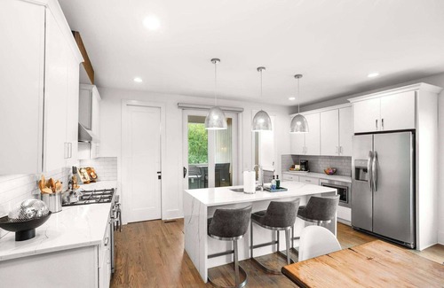 Eighth Avenue Casa | Walk to Music, Food, Comedy - VIBE at 8th & Argyle