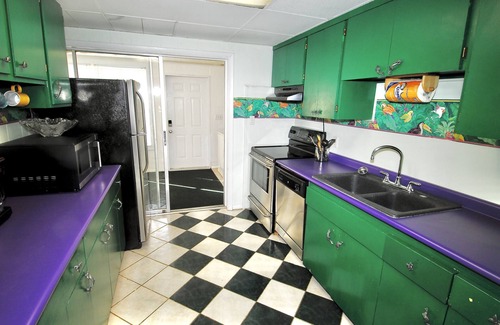 Laurel Villa | 409 Shore Rd - KING BED, 1/2 milla a pie de la playa de Nokomis, Se aceptan mascotas, Wi-Fi