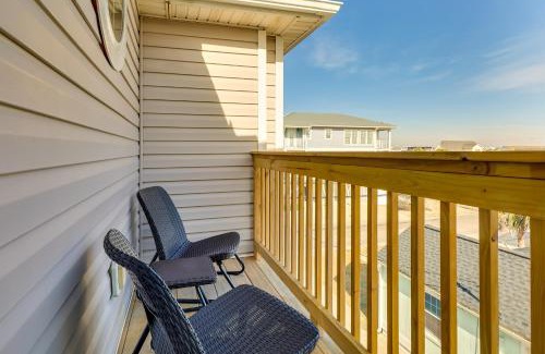 North Carolina Coast Apartamento | Walk to Ocean Carolina Beach Condo with 2 Balconies
