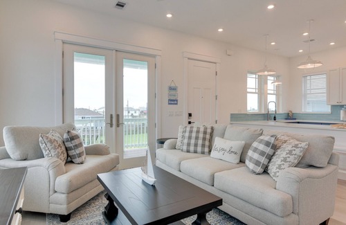 Surfside Beach Casa | Walk to Ocean: Home w/ Deck in Surfside Beach!
