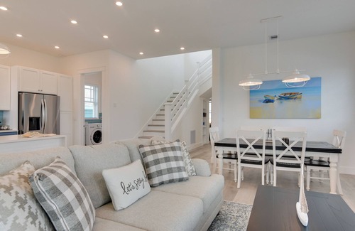 Surfside Beach Casa | Walk to Ocean: Home w/ Deck in Surfside Beach!
