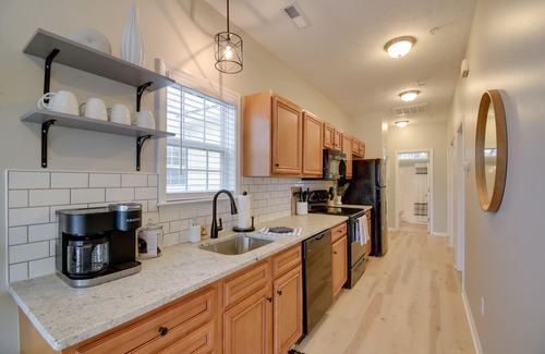 Myrtle Beach Cabaña | ¡NUEVO! 3BR Myrtle Beach Cottage - Caminar a la playa!