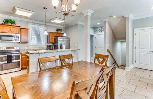 Myrtle Beach Casa | Walk to Ocean Myrtle Beach Townhome with Balcony!