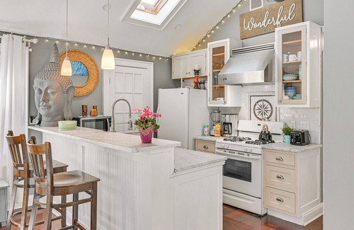 Long Beach Casa | Walk to Ocean: Pet-Friendly Home in Long Beach!