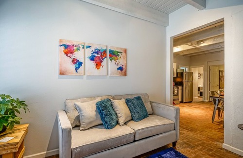 West Old Town Apartamento | La Casa in the Vines - 2BR 2BA - ¡Camina al casco antiguo!