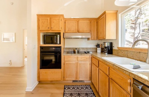 Olympic Valley Casa | Walk to Palisades Village Pet Friendly 2BR Chalet