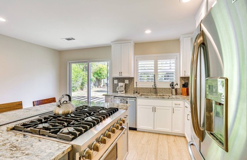 Benton Tract Casa | Walk to Park & Aquatic Center: Airy Redding Home!