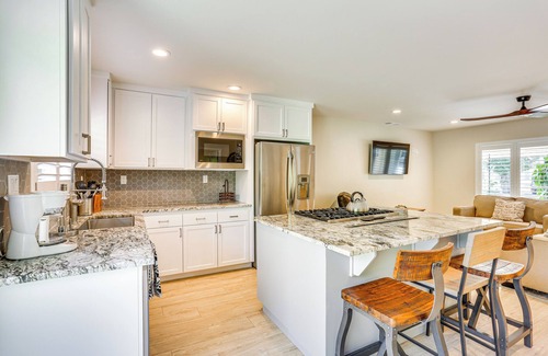Benton Tract Casa | Walk to Park & Aquatic Center: Airy Redding Home!