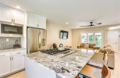 Benton Tract Casa | Walk to Park & Aquatic Center: Airy Redding Home!