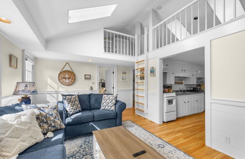 South Yarmouth Casa | Walk to Pond, AC, Wifi, Dog Friendly, Quaint Yarmouth Cottage
