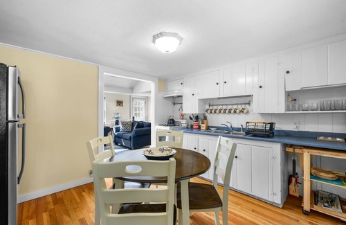 South Yarmouth Casa | Walk to Pond, AC, Wifi, Dog Friendly, Quaint Yarmouth Cottage
