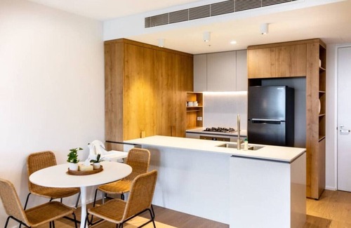 West End Apartamento | Walk to River, Cute Designer 2BR Apt in West End
