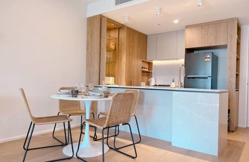 West End Apartamento | Walk to River, Cute Designer 2BR Apt in West End