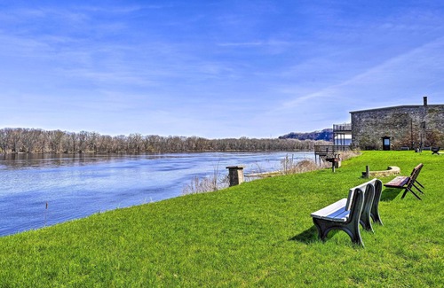 Lansing Apartamento | Walk to River: Unique Studio in Renovated Bar!