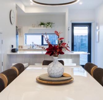 Christchurch City Centre Apartamento | Walk to Riverside Market 4 bed 4 bath with car park