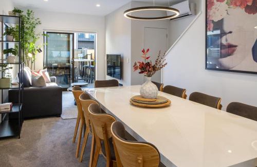 Christchurch City Centre Apartamento | Walk to Riverside Market 4 bed 4 bath with car park