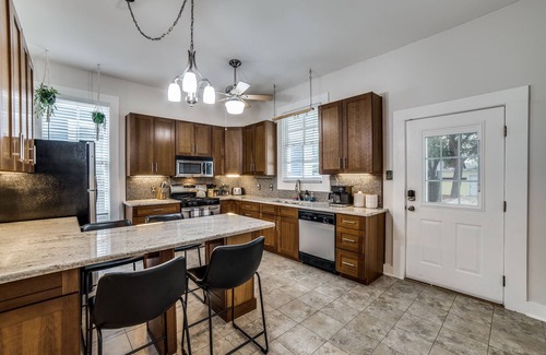 Southtown Casa | Walk to Riverwalk! 2BR w/ Hot Tub & Parking