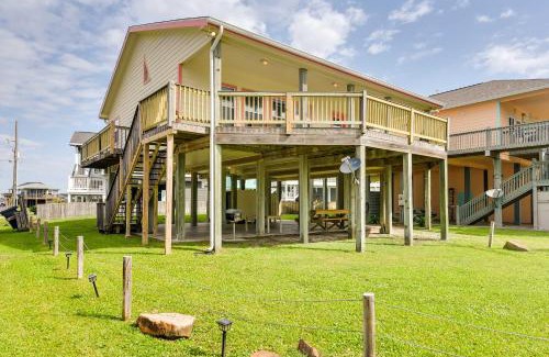 Port Bolivar Casa | Walk to Sand Home with Deck in Crystal Beach!
