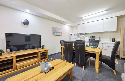 Scarborough Casa | Walk to Scarborough Beach