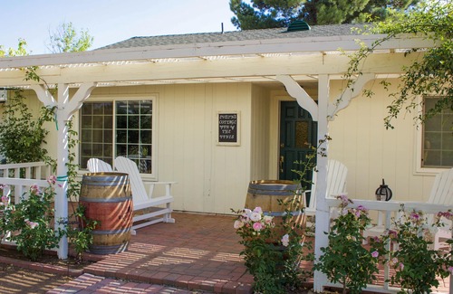 Temecula Casa | A pie de varias de las mejores bodegas de la zona, a menos de una milla de distancia.