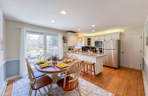 Orleans Casa | Walk to Skaket Beach, Great Backyard!