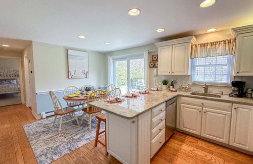 Orleans Casa | Walk to Skaket Beach, Great Backyard!