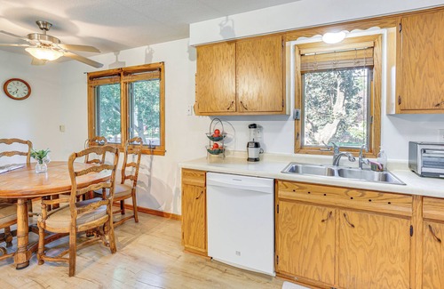 Mankato Casa | Walk to Spring Lake w/ Waterpark: Family Retreat!