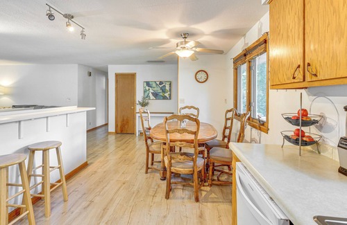 Mankato Casa | Walk to Spring Lake w/ Waterpark: Family Retreat!