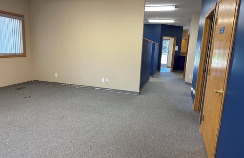 Owatonna Apartamento | Camine hasta el parque Steele County Fair Ground con 3 espacios de estacionamien