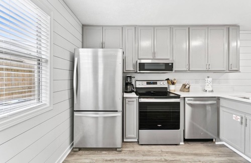 Bahama Beach Condominio | Walk To The Beach, Restaurants & Shipwreck Waterpark - 2.5 Miles From Pier Park