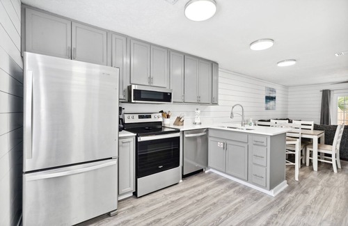 Bahama Beach Condominio | Walk To The Beach, Restaurants & Shipwreck Waterpark - 2.5 Miles From Pier Park