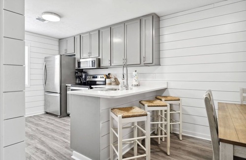 Bahama Beach Condominio | Walk To The Beach, Restaurants & Shipwreck Waterpark - 2.5 Miles From Pier Park