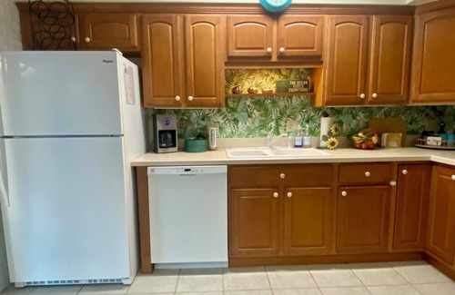 Cocoa Isles Casa | Walk to the beach! Comfortable 3-bedroom house in amazing Cocoa Beach sleeps 6.