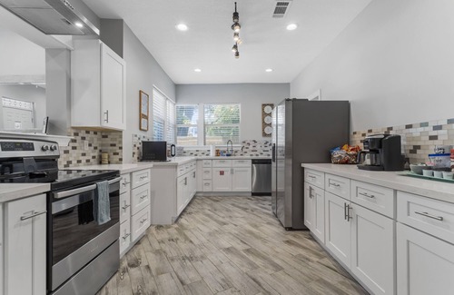 Biloxi Casa | Walk to the beach. Casinos. POOL AND HOT TUB!