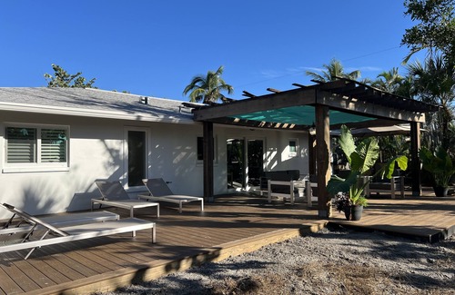 Sanibel Casa | Acogedora casa de la isla a dos minutos a pie de la playa.