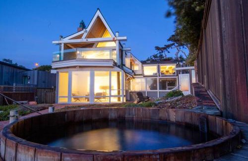 Moss Beach Casa | Walk to the Beach from this Ocean Front Home