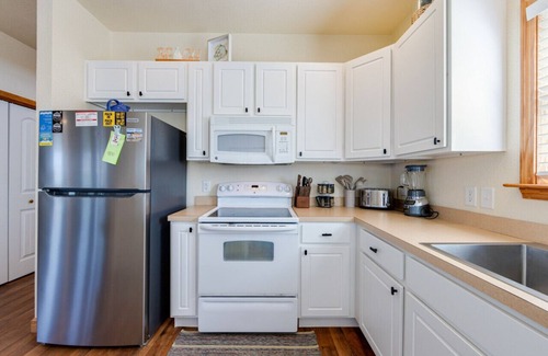 Wimble Shores Casa | Walk to the beach! Heated Private Pool and Hot Tub