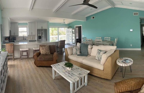 The Dunes Casa | Just Renovated. Well Stocked! Serenity and Shelling Oasis. Walk to the Beach.