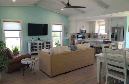 The Dunes Casa | Just Renovated. Well Stocked! Serenity and Shelling Oasis. Walk to the Beach.