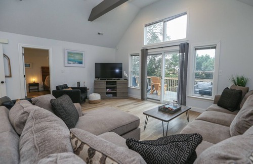 Duck Casa | Walk to the beach or bike to Duck in this 6 BR home w/Private Pool & Hot Tub!