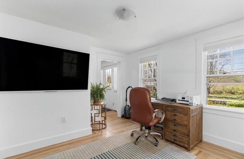 Newport East Cabaña | Walk to the Beach - Serene Coastal Country Cottage