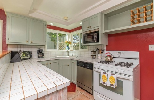 Encinitas Casa | Walk to the beach! The Moonlight Beach Bungalow
