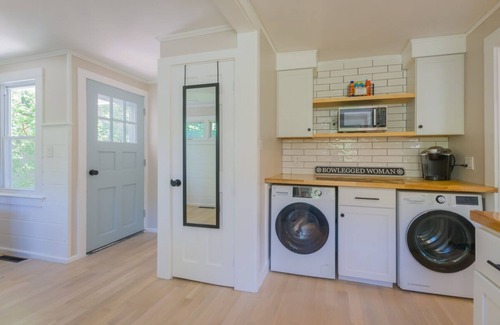 East Sandwich Casa | Walk to the beach from this classy and compact cottage